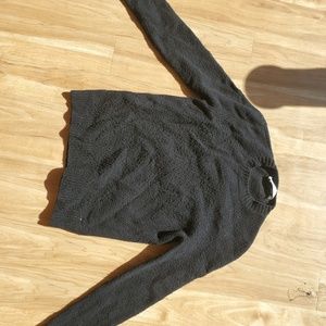 Navy blue cashmere sweater with tight fit